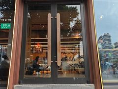 -星巴克臻选(上海虹桥新天地三店)