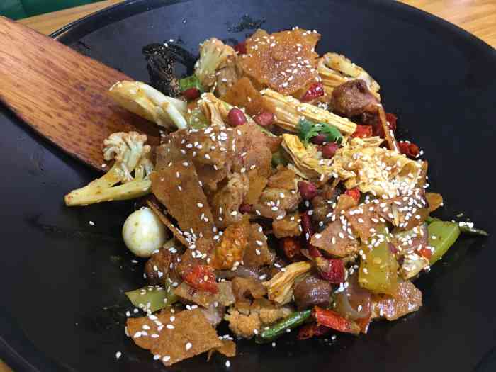 辣有道五味锅(德盛广场店)-"服务不错,去的有点早,没有什么人.