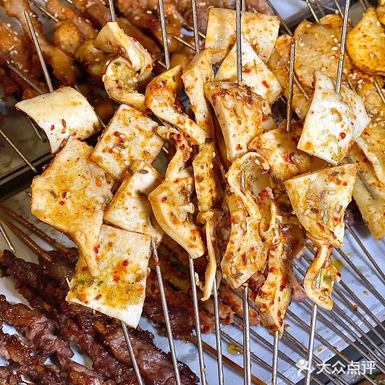 深圳开到凌晨两点的氛围感烧烤酒馆……