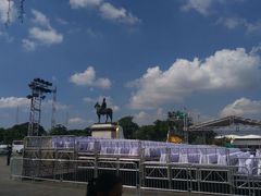 -皇家田广场(อนุสาวรีย์ทหารอาสา)