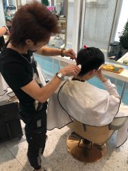 -PE SALON 