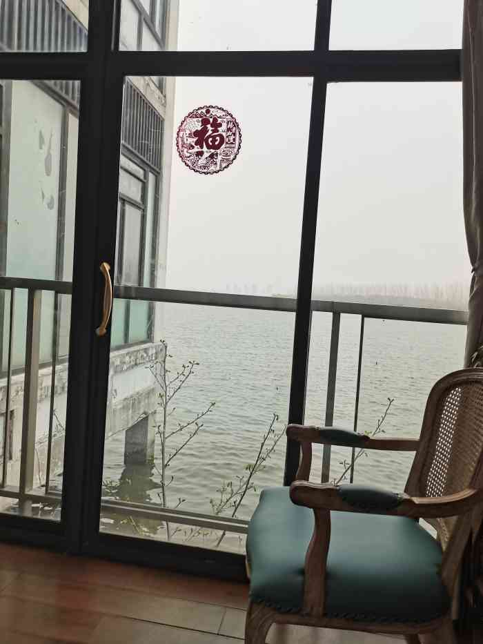 湖畔居花园餐厅-"环境蛮到位,看着湖景就餐让人蛮舒服的啊….