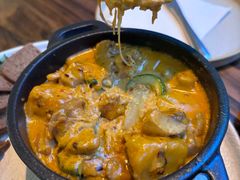 辣芝士焖鸡肉蘑菇锅-Brut Eatery Wine Bar & Restaurant (建国东路店)