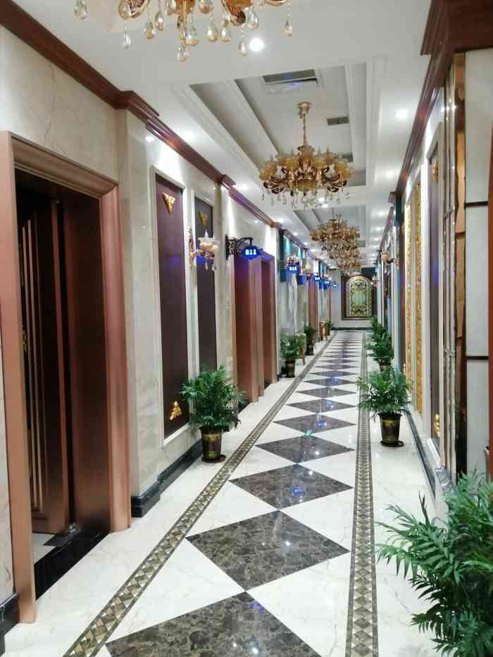 环球一号ktv(天虹店)-"有一般子吧,就在天虹商圈喜来乐酒店.就是.