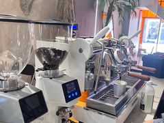 -浮漫咖啡(镜湖万达广场店)