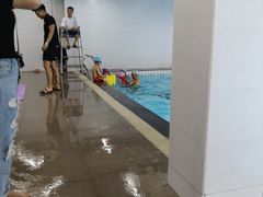 -蓝海豚游泳俱乐部(南京西路店)