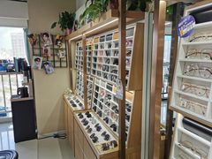 -视野联行眼镜·蔡司授权店(长白万象汇店)
