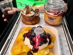 草莓蓝莓泡芙系列-BUTTERFUL&CREAMOROUS 黄油与面包(万象城店)