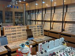 -三叶眼镜城批发市场(上海火车站店)