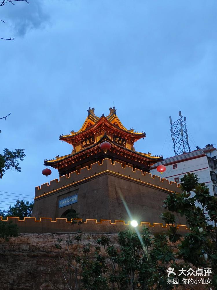 天水古城夜景超美,最有特色的广场遗址,被-大众点评