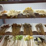番茄锅味道很浓郁，辣锅越煮越辣
