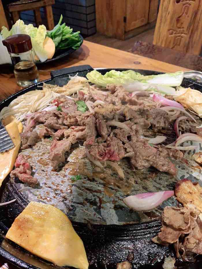 香喷喷烤肉(长城大厦店)-"下雨那天来的,一层都坐满了,就去二层跟别.