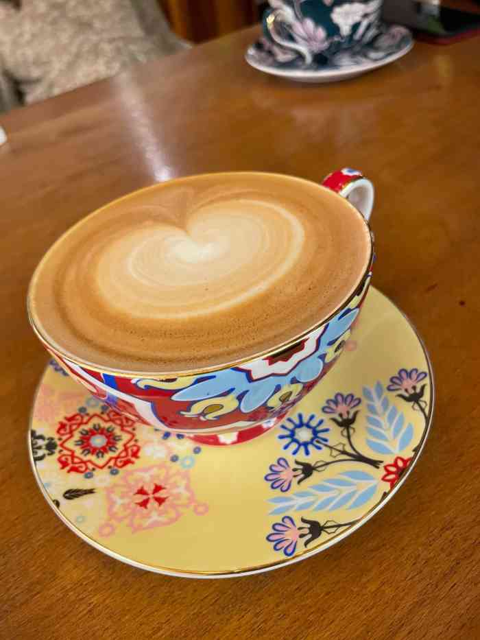 manor cafe庄园-"在附近上班的我每次路过都会被开放式橱窗.