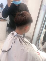 -妃格美发沙龙·烫发·染发