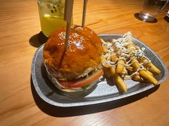 -三勾JJJ Burger&Coffee(梅溪湖店)