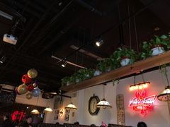 大堂-日进一片海.生腌海鲜火锅.宵夜烧烤(三里屯总店)
