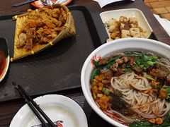 -爆炸头阿姨小四川正宗川味小吃(无任何分店)