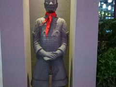 门口兵马俑-秦韵轩·西安小馆(贻成福地广场店)