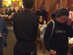 等位区-舒家大院重庆老火锅(纪念塔店)