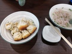 特色葱煎包-赵宝美煎包店