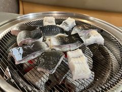 -围炉肉舍•炭烤活鳗•丹东海鲜烤肉(步行街店)