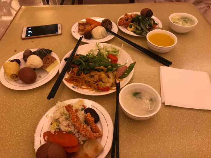 打分 几乎每次回来都要来一次天鹅湖,吃早饭,洗澡,自助餐种类齐全