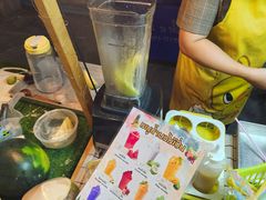 -席娜卡琳火车铁道夜市