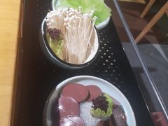 鸭血-洪氏嗨捞·广东猪肚鸡·椰子鸡火锅(西咸万象城店)