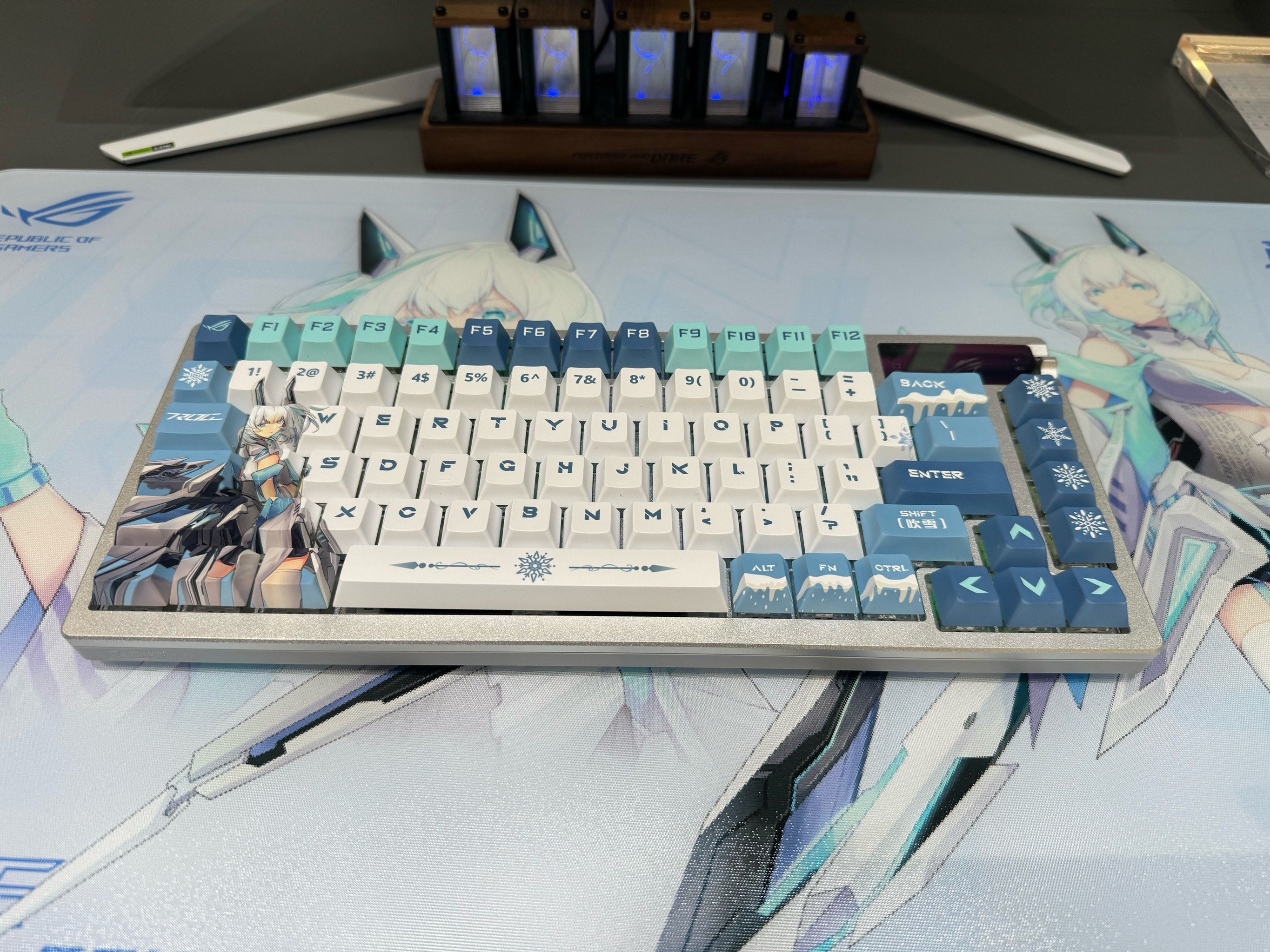 rog夜魔键盘 雪舞战姬版