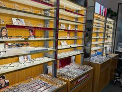 -优医视平价眼镜蔡司依视路折扣工厂店(十里堡店)