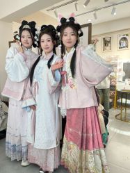 -一揽芳华汉服旗袍体验馆(拙政园店)