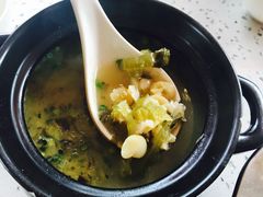 酸菜豆瓣汤-兔行天下-鸿鹤鲜锅兔(中海国际店)