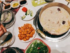 -洪氏嗨捞·广东猪肚鸡·椰子鸡火锅(西咸万象城店)