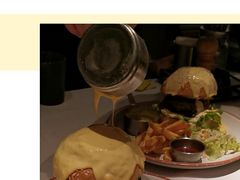 瀑布芝士牛肉汉堡-阿妮叶李(光谷世界城店)