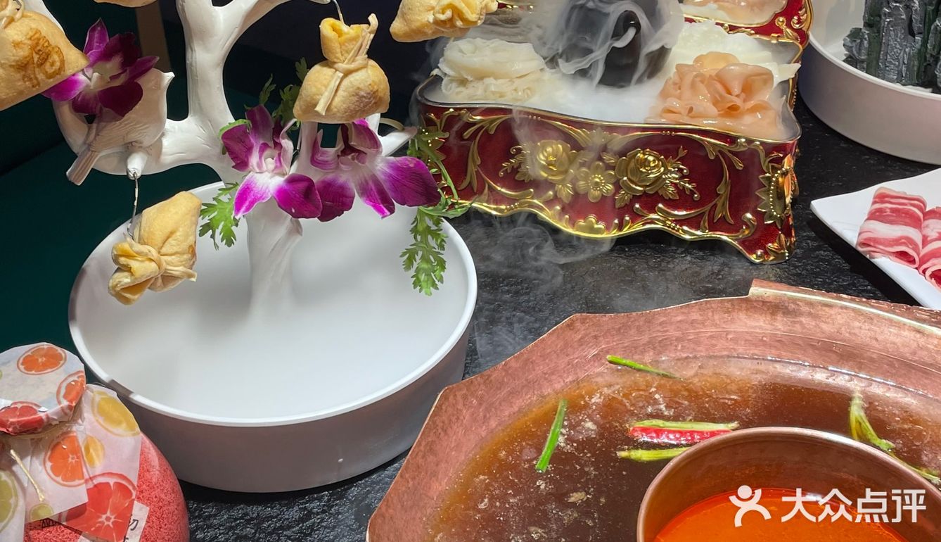 周末约上好朋友来顿火锅局 可可爱爱的火锅店