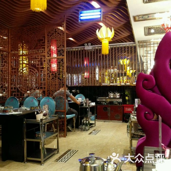 名都晓荷塘主题火锅