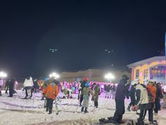 -采薇庄园四季滑雪场