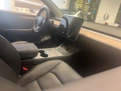 -TESLA 特斯拉(上海太古汇体验店)