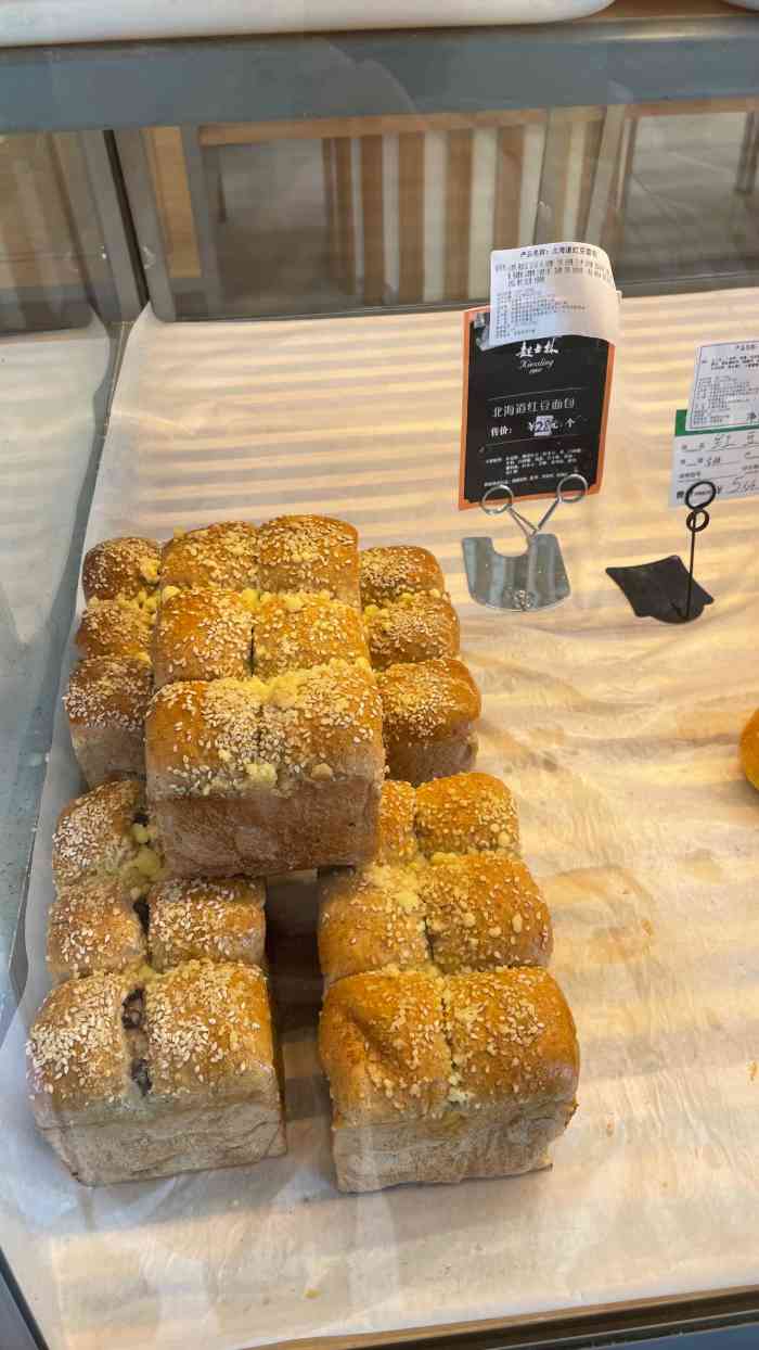 起士林西饼屋(小白楼店)-"起士林餐厅旁边开了很多年了,马路对面就是.