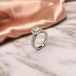 -威德钻石-克拉钻大本营(南京东路店)