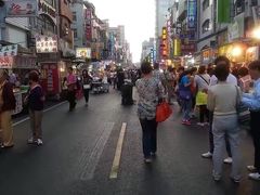 -六合夜市