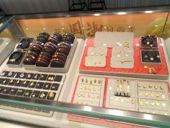 -潮宏基珠宝旗舰店(苏宁广场店)