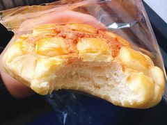 酥皮菠萝包-风车面包