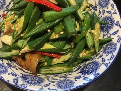 秋葵炒肉-绿色菜园·农家土菜(贤山店)