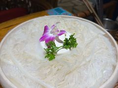 -老牌坊云南鱼豆花火锅(爱建店)