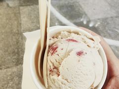 草莓雪糕-哈根达斯(天河城店)