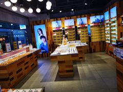 -LOOK眼镜·蔡司依视路配镜(宝山万达店)