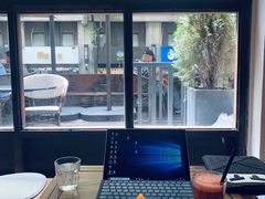 靠窗位-VESH COFFEE(定西路店)