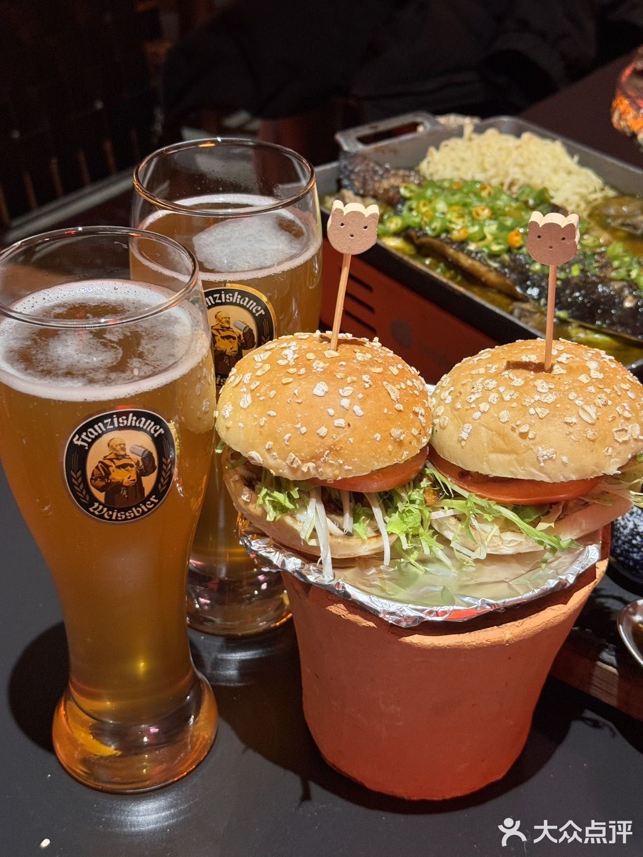 成都人私藏30年的烧烤顶流！小龙虾比手掌大，一口沦陷🤯 