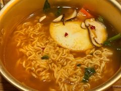 오두막辛拉面-恩你小木屋·韩式料理(假日广场店)